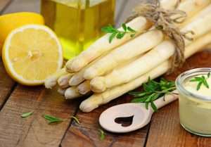 Asperges blanches sauce citron