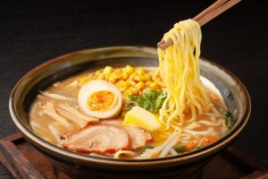 Spaghettis au chèvre et oignons caramélisés au miel